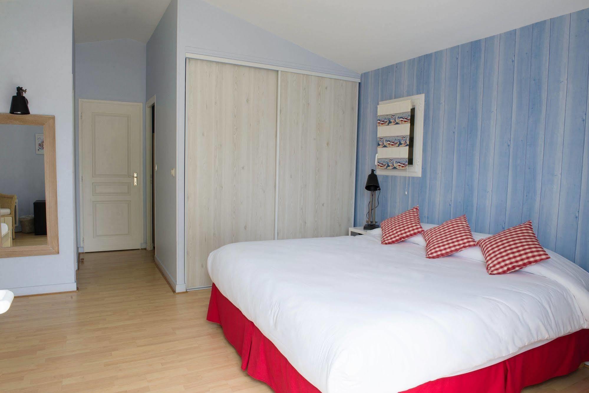 Hotel Jerodel Le Bois-Plage-en-Ré Exteriör bild